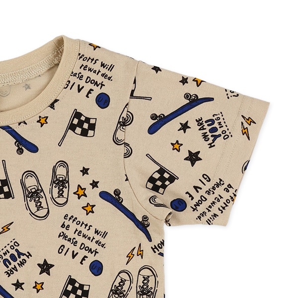 スニーカースケボー柄半袖Tシャツ