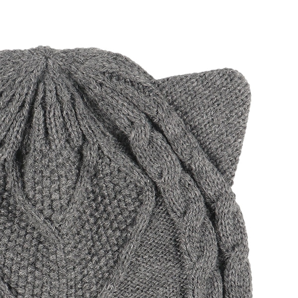 ねこ耳付きケーブルニット帽子