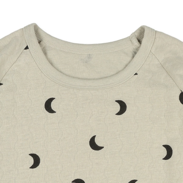 ソフトキルトラグラン長袖パジャマ（三日月総柄）