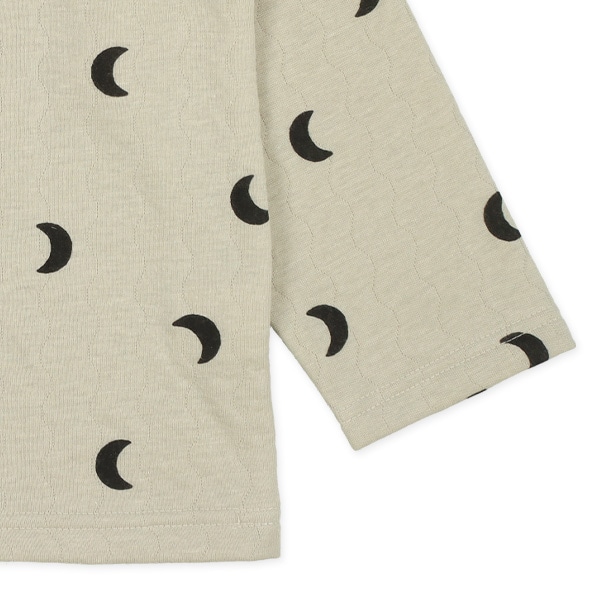 ソフトキルトラグラン長袖パジャマ（三日月総柄）