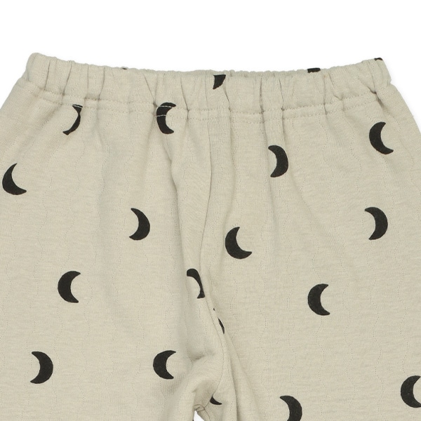 ソフトキルトラグラン長袖パジャマ（三日月総柄）