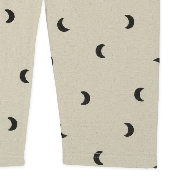 ソフトキルトラグラン長袖パジャマ（三日月総柄）