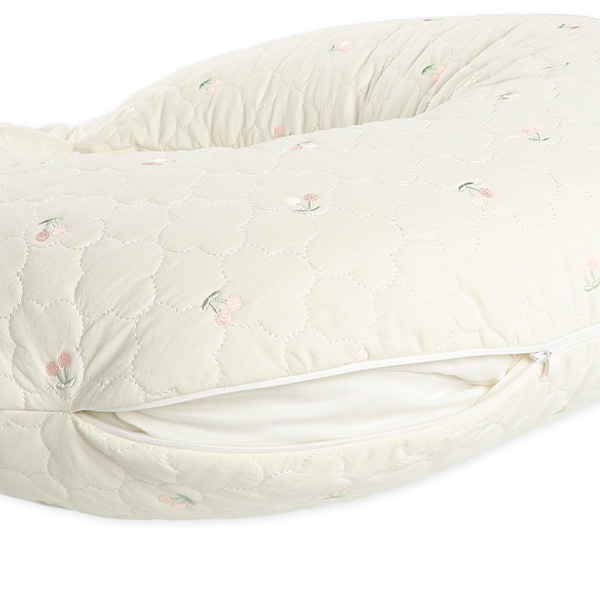 イブル授乳クッション（チェリー）