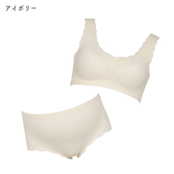 取り外し可能カップ付きハーフトップ&セミ丈ショーツ（レース）