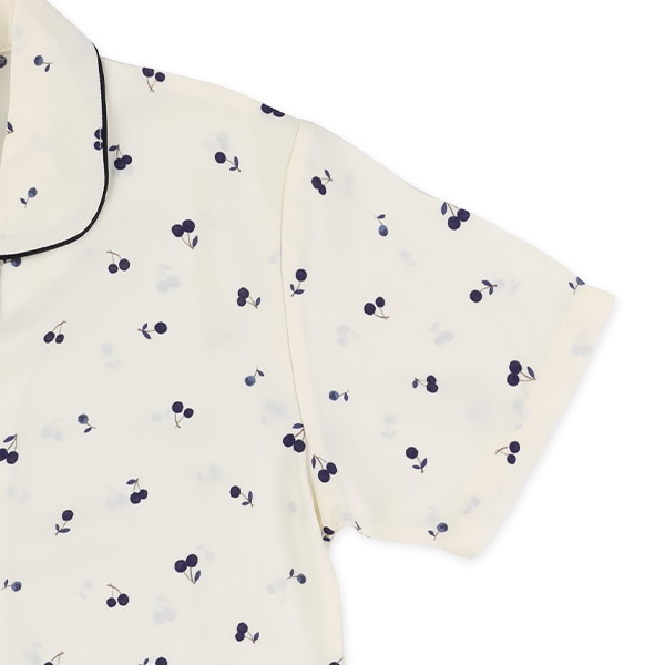 前開き半袖パジャマ（モノトーンチェリー総柄）