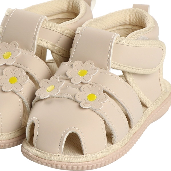 ベビーサンダル（花モチーフ）