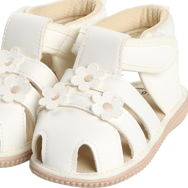 ベビーサンダル（花モチーフ）