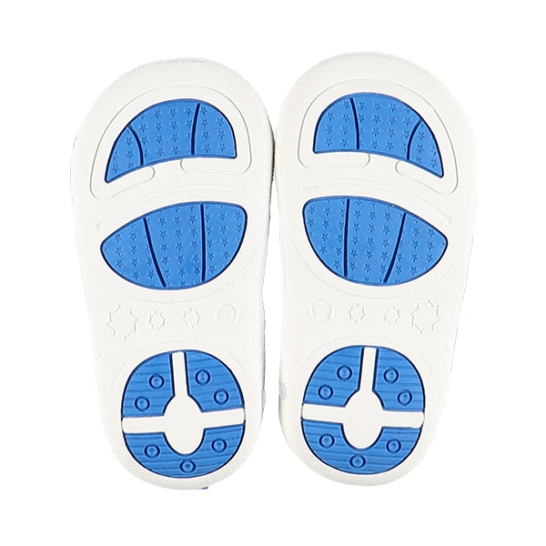 笛入りベビーサンダル（サメ・ペンギン）