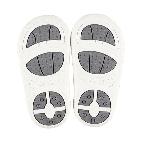 笛入りベビーサンダル（サメ・ペンギン）