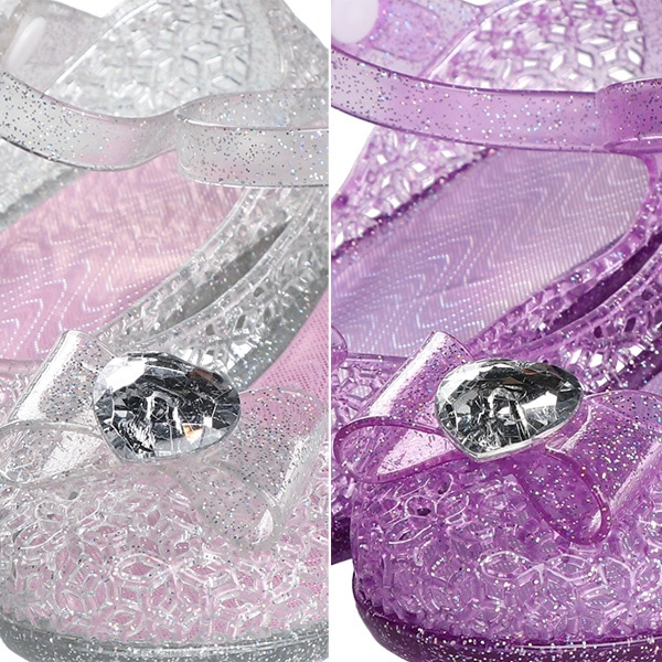 光るジュエルサンダル