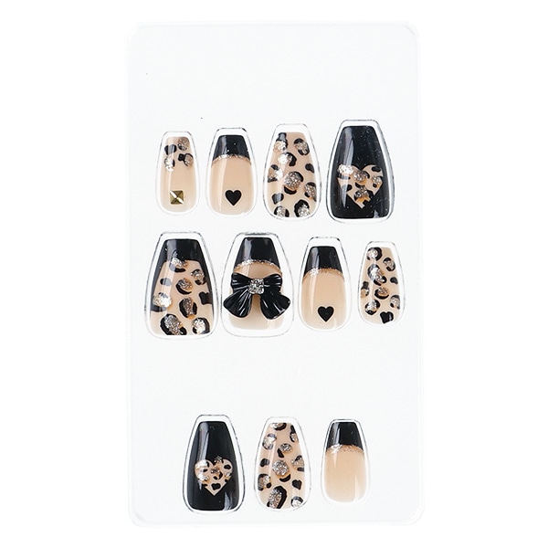 ネイルチップ（ブラックレオパード）