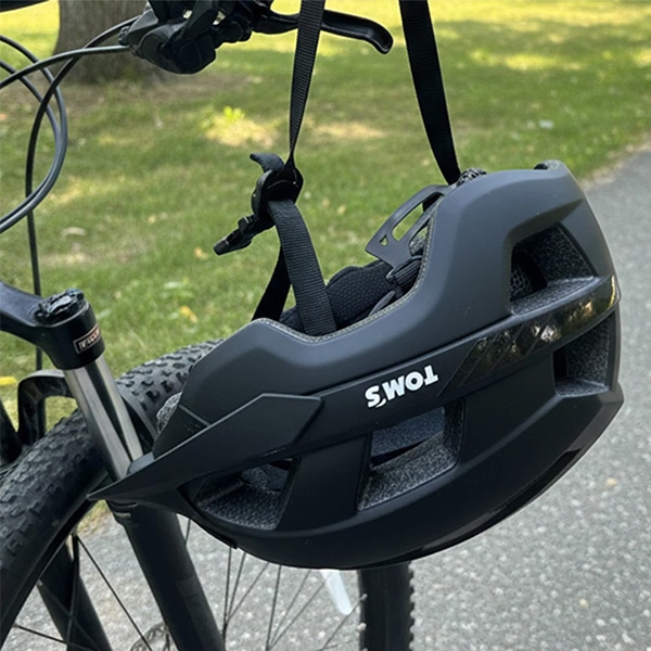 トムス）大人用ヘルメット 57～60cm（6歳以上）