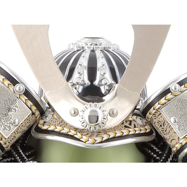 五月人形 兜飾り実正大鍬形 5号 銀黒糸 正絹縅 細密金具 本金鍍金 名前・生年月日入れふくさ付