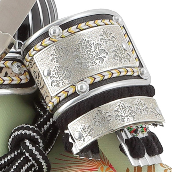 五月人形 兜飾り実正大鍬形 5号 銀黒糸 正絹縅 細密金具 本金鍍金 名前・生年月日入れふくさ付