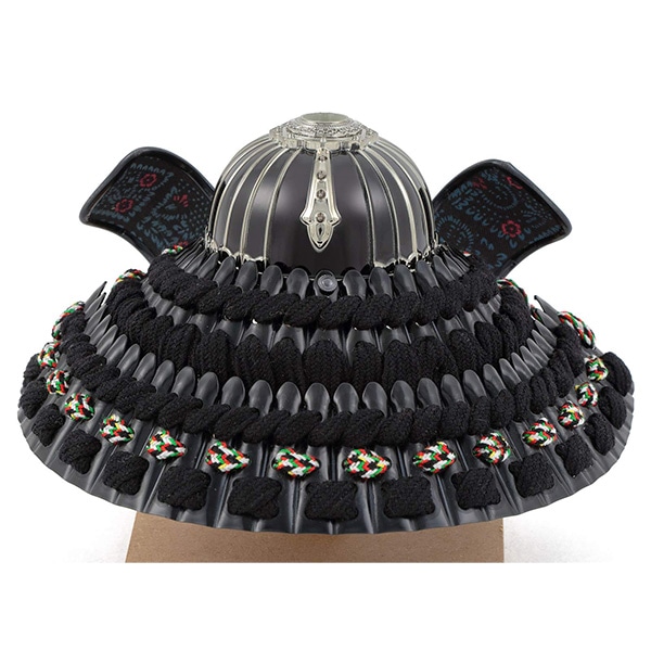 五月人形 兜飾り武将シリーズ 黒唐草 5号 伊達政宗 正絹縅 細密金具 本金鍍金 彫金細工 名前・生年月日入れふくさ付