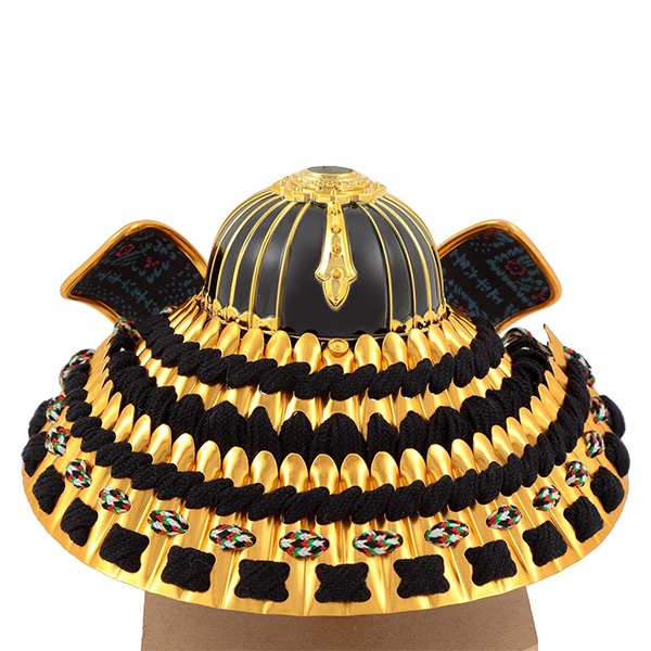 五月人形 兜飾り武将シリーズ 金唐草 5号 大鍬兜 正絹縅 細密金具 本金鍍金 彫金細工 名前・生年月日入れふくさ付