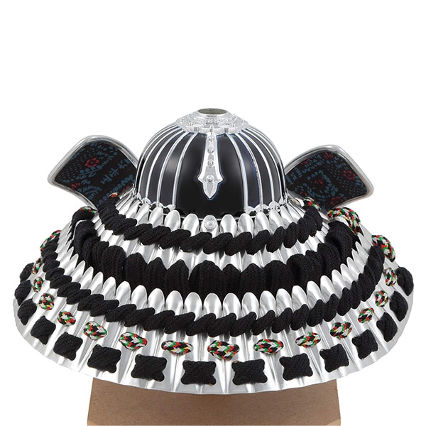 五月人形 兜飾り武将シリーズ 銀唐草 5号 伊達政宗 正絹縅 細密金具 本金鍍金 彫金細工 名前・生年月日入れふくさ付